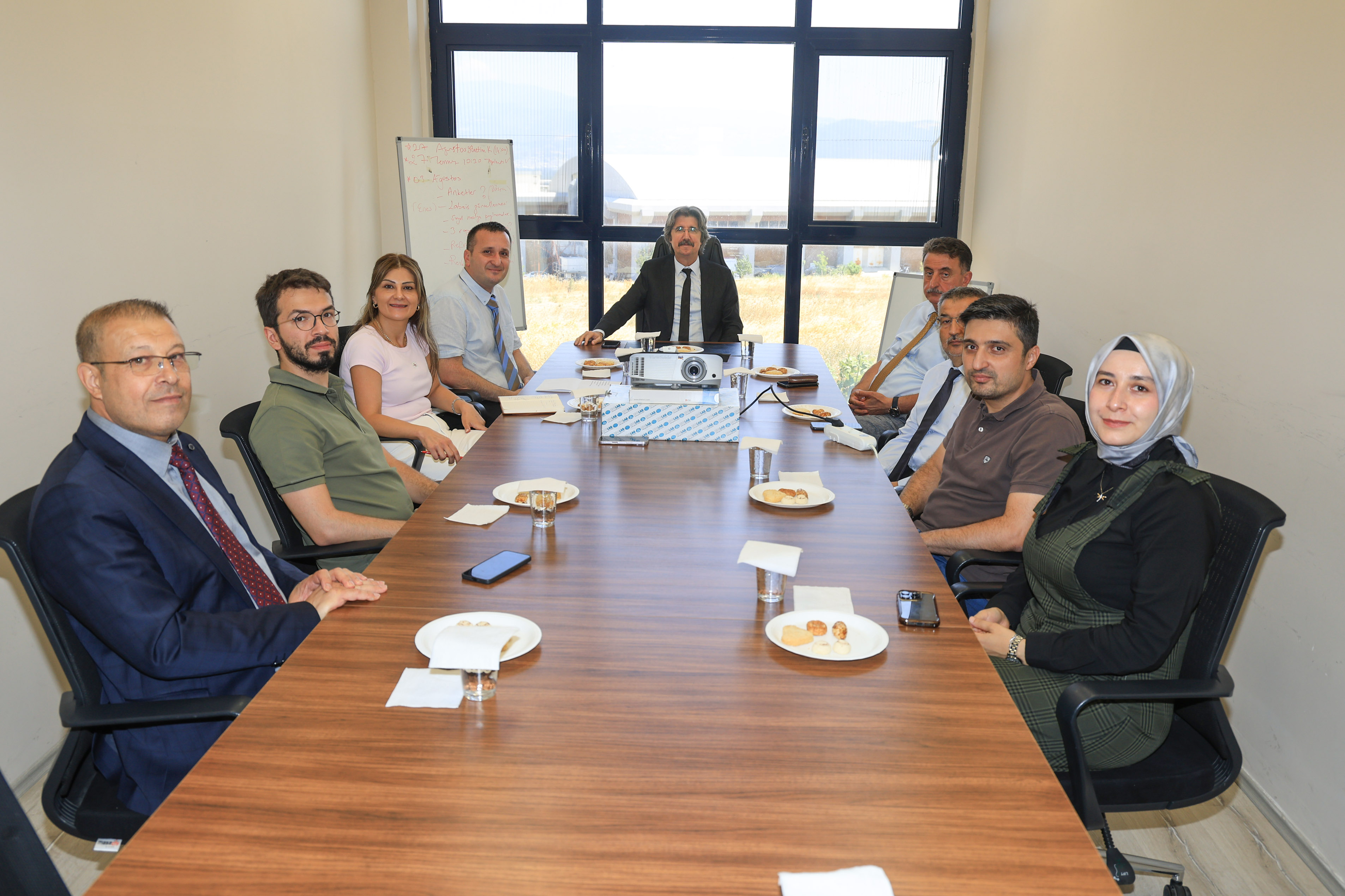 BUÜ Yönetiminden Merkez Laboratuvar’a Ziyaret: Güncel Hizmetler ve Gelecek Yatırımları Ele Alındı