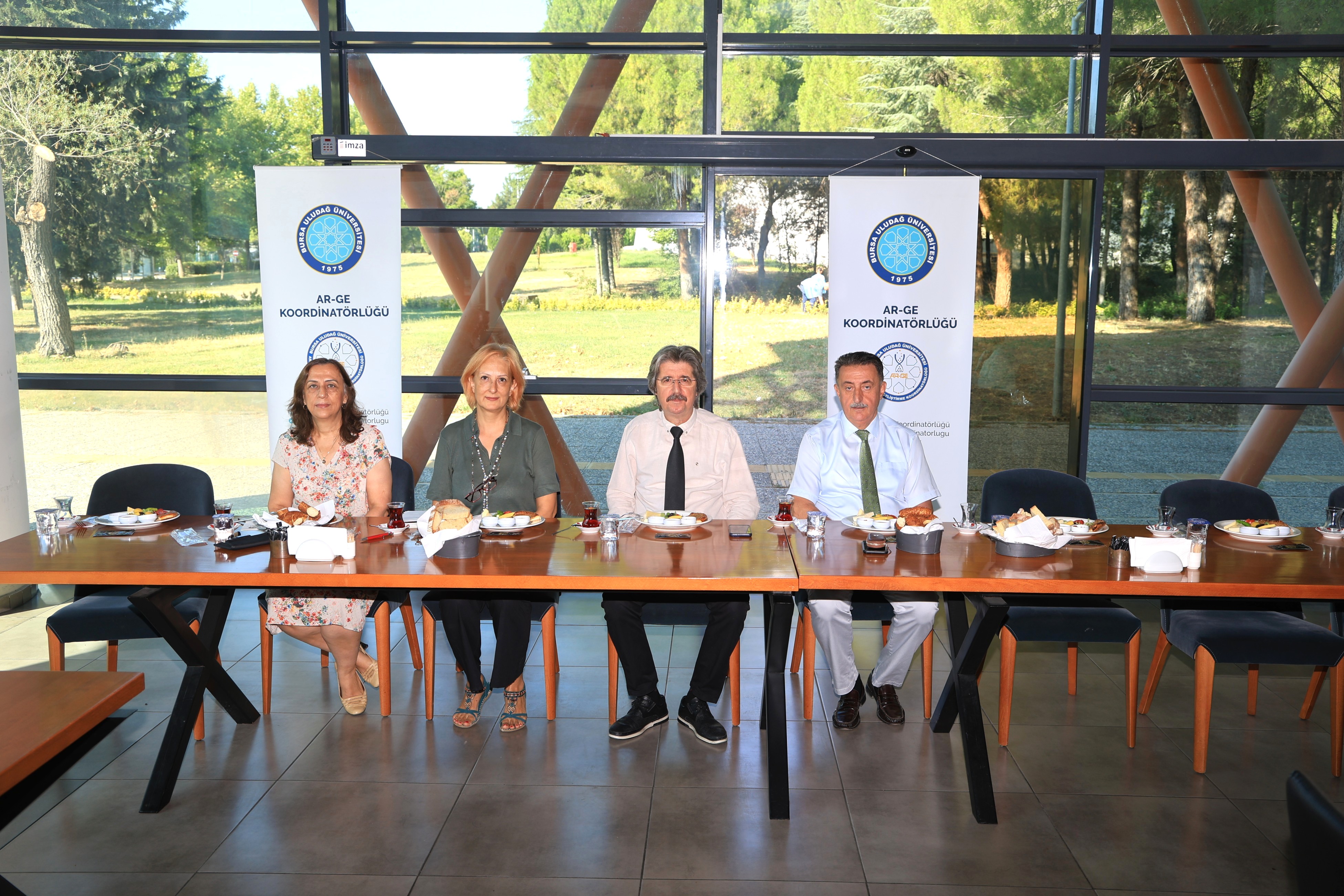 Yenisehir Ibrahim Orhan Meslek Yüksekokulumuz  Bitki Koruma Programı Öğretim Üyesi Doç.Dr.Serhat AYAS, BUÜ'de "Başarılı Akademisyenlere" verilen başarı belgesini aldı.