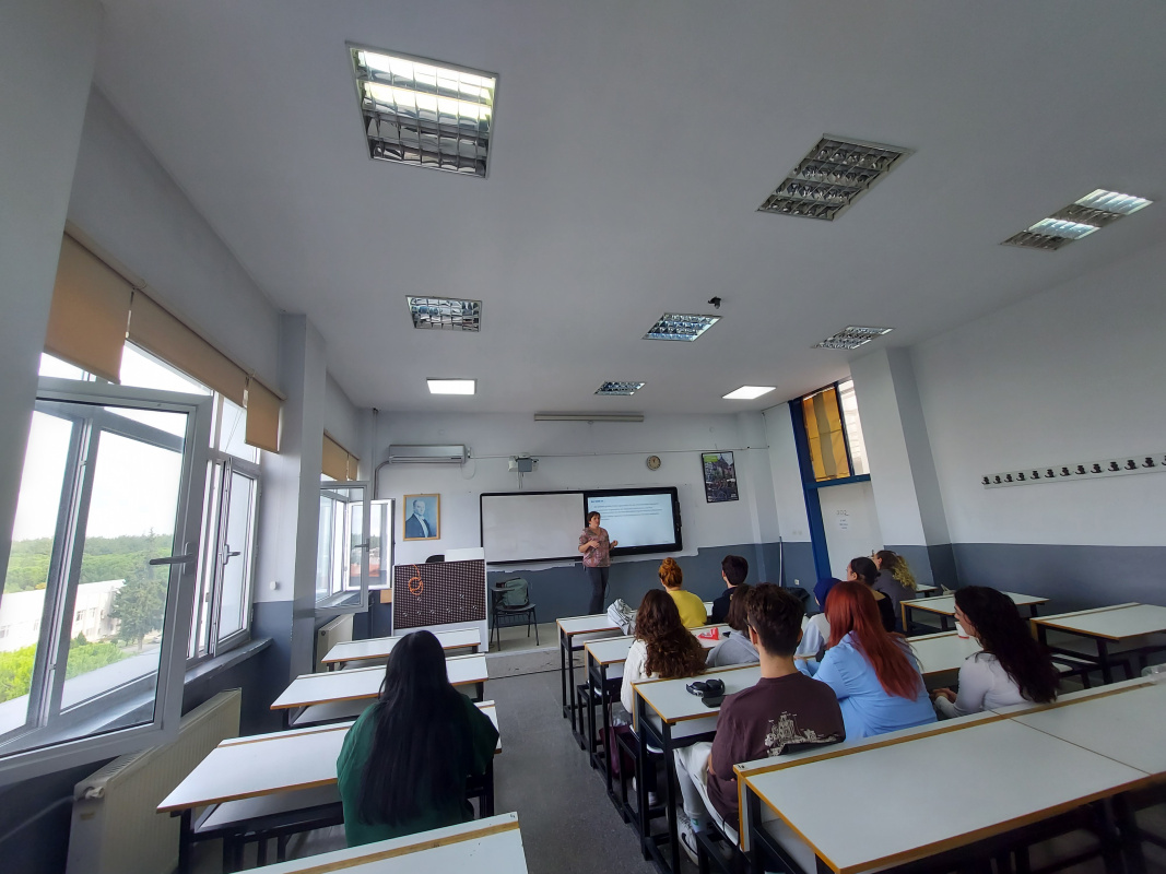  dosyalar/almandiliegtabd/b%C3%B6l%C3%BCm%C3%BCn%20resimleri/HSK/hsk1.jpg