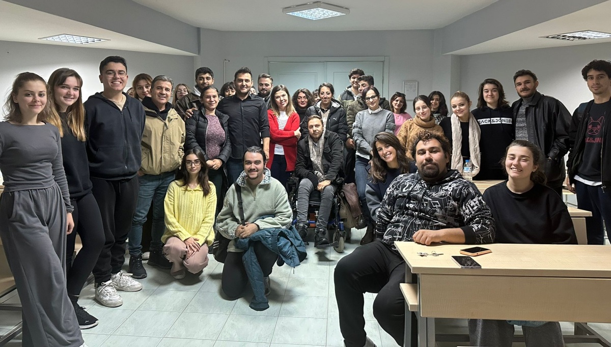  dosyalar/sahne/Haberler/firat_kutuphane_5.jpg